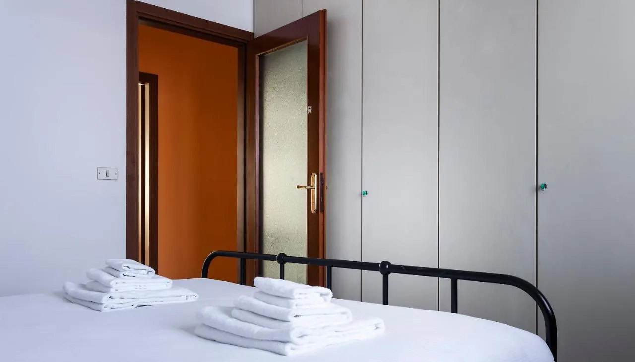 Italianway - Tolmezzo 10B Apartment Milan 0*,